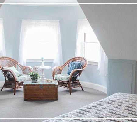 Castle Manor Inn Глостер Экстерьер фото